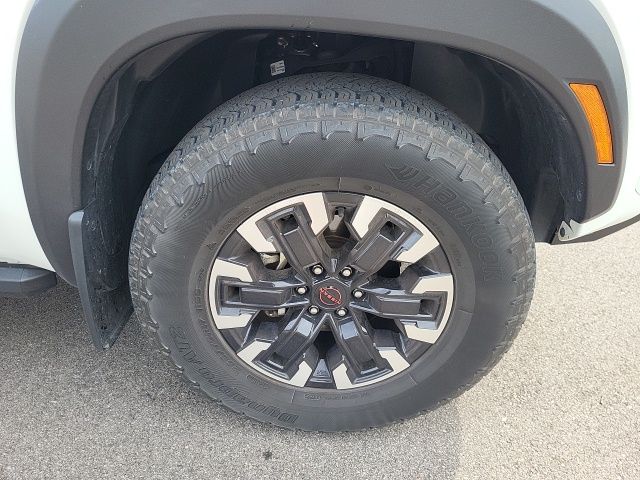 2022 Nissan Frontier Crew Cab photo 15