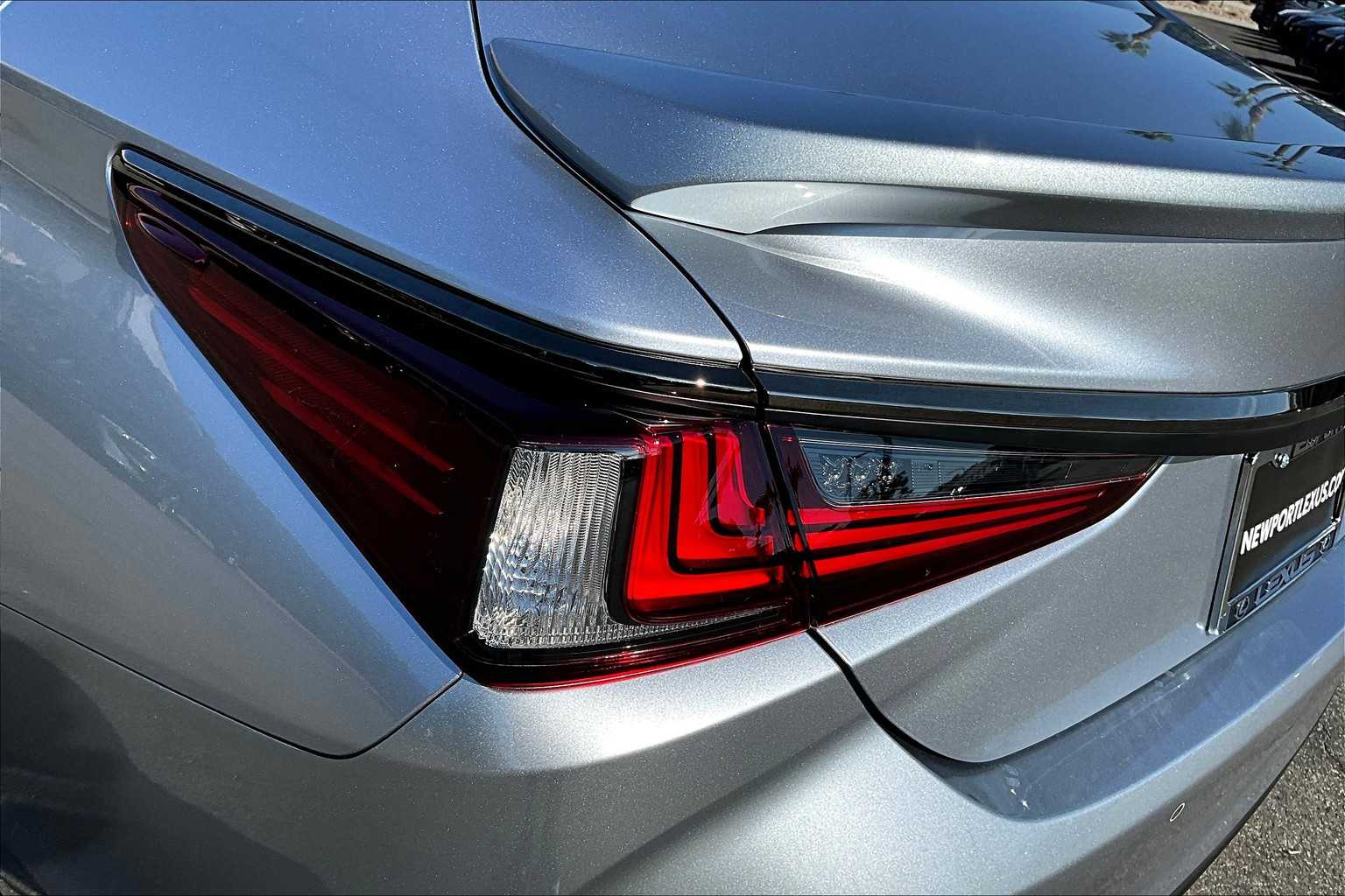 2025 Lexus ES 300h F SPORT Handling photo 11