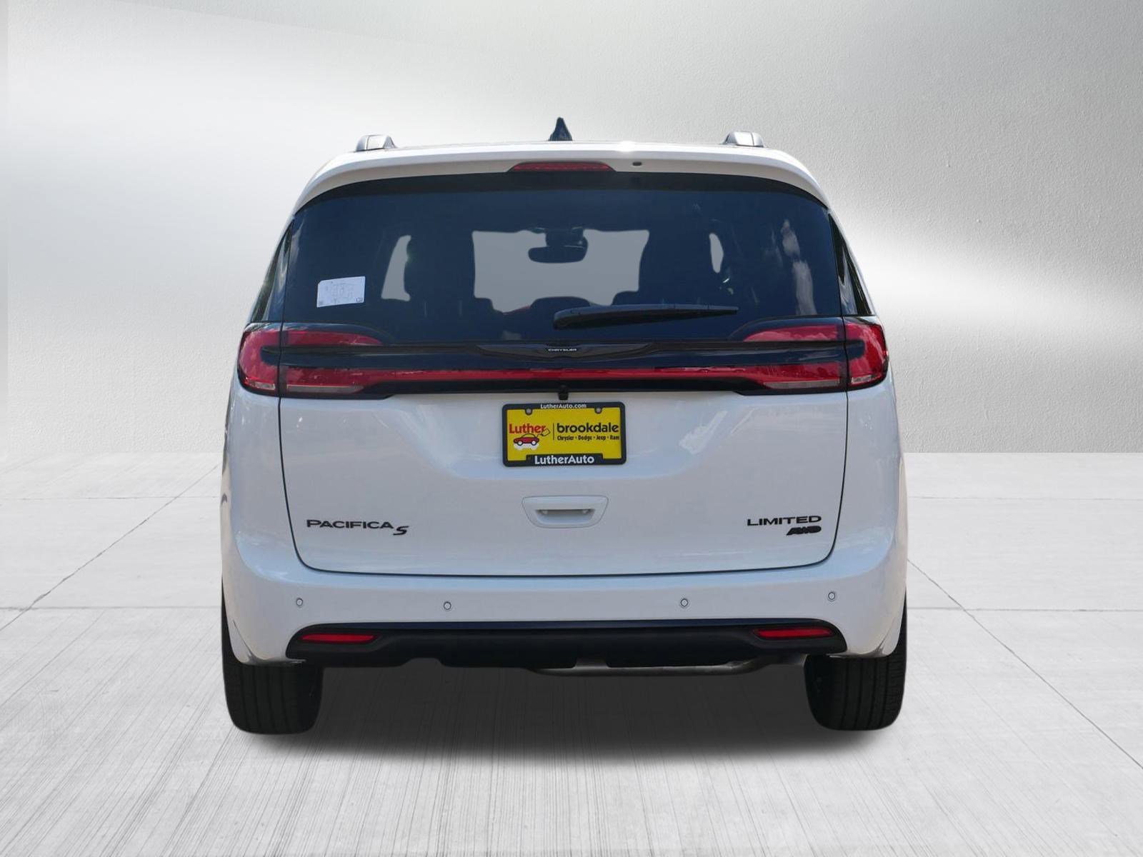 2026 Chrysler Pacifica Limited photo 5