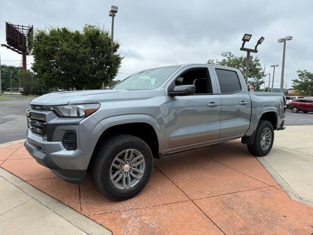 2025 Chevrolet Colorado Work Truck LT photo 3