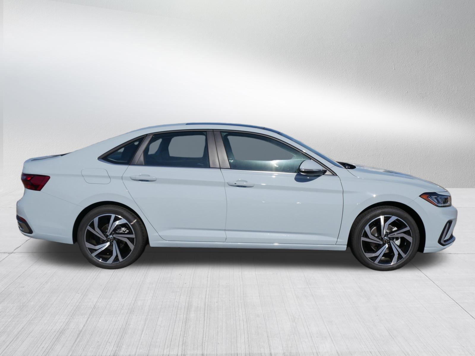 2025 Volkswagen Jetta SEL photo 2
