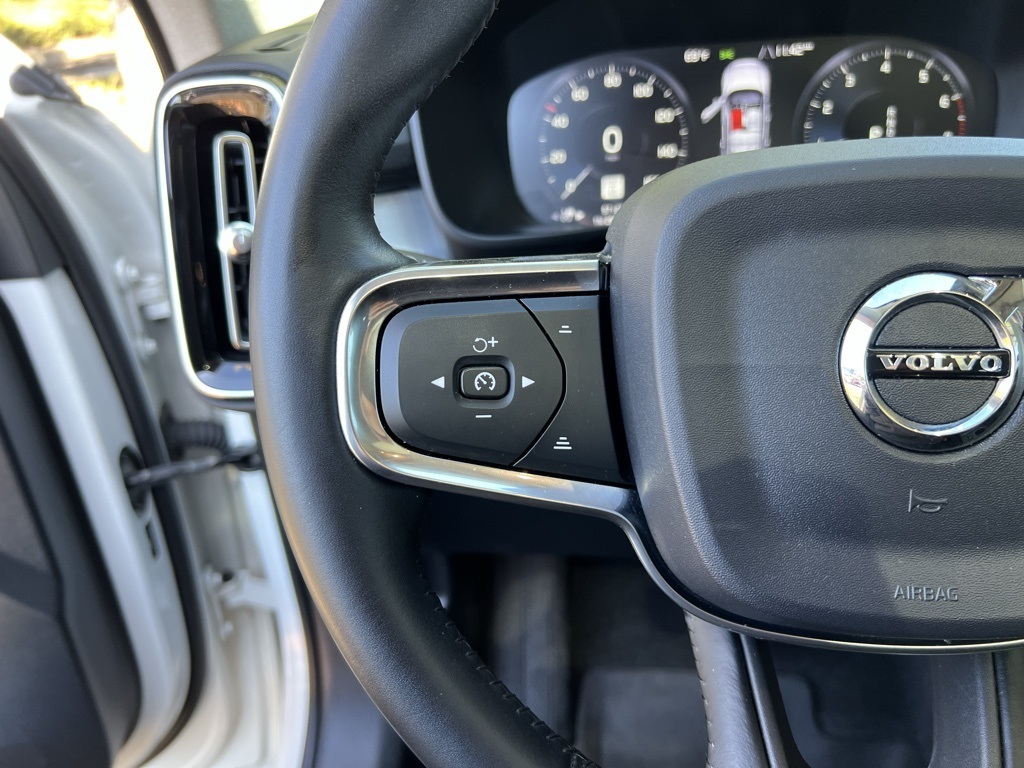 2019 Volvo XC40 T5 Momentum photo 16