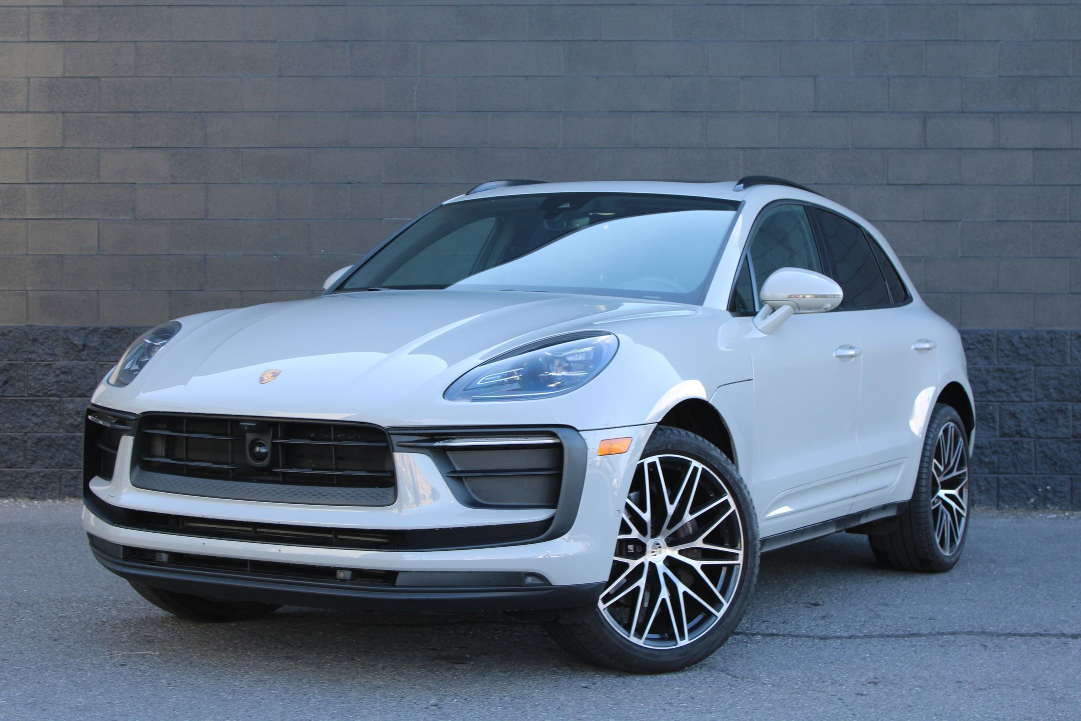 2023 Porsche Macan Base