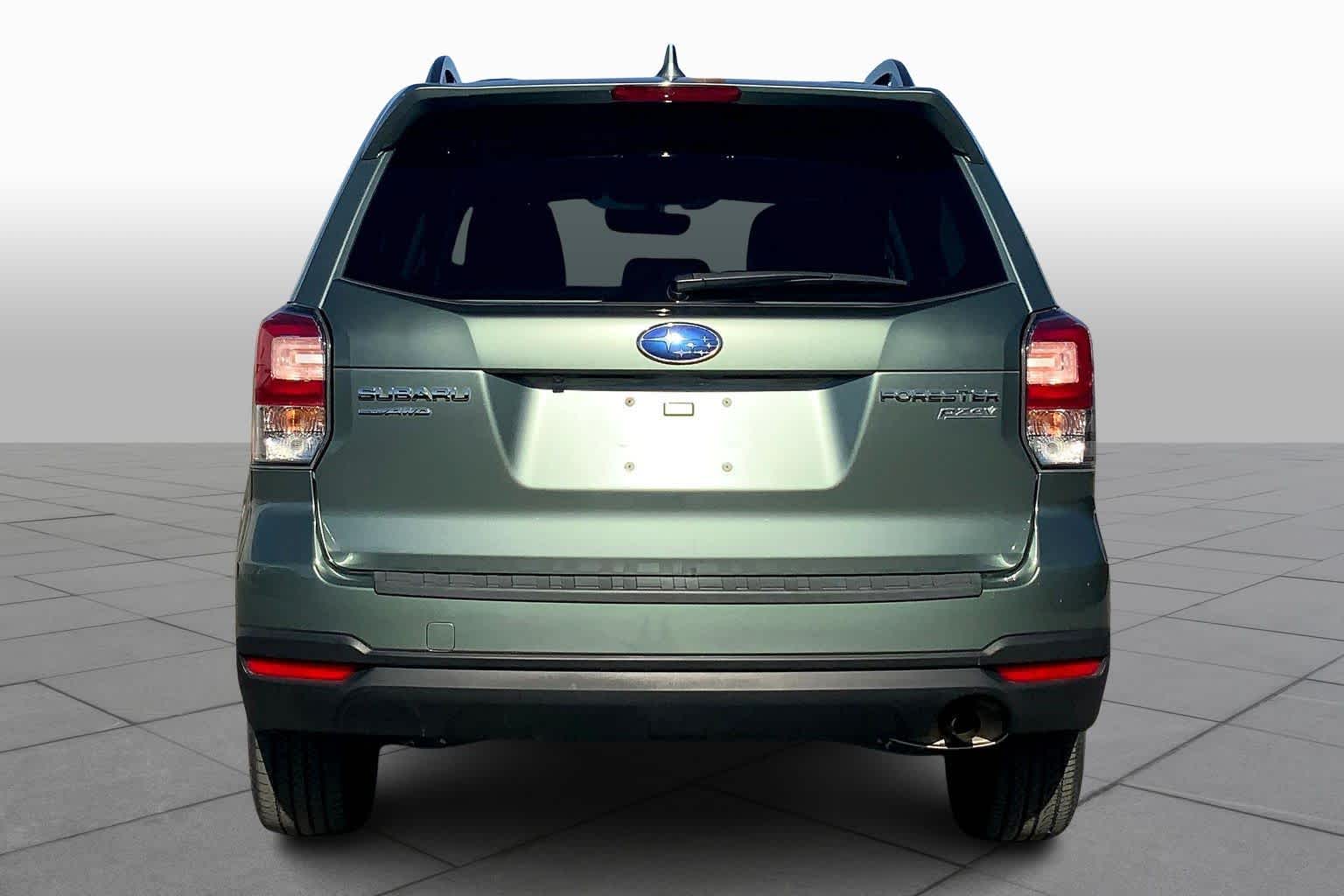 2017 Subaru Forester Premium photo 4