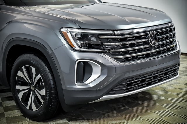 2026 Volkswagen Atlas SE Technology photo 2