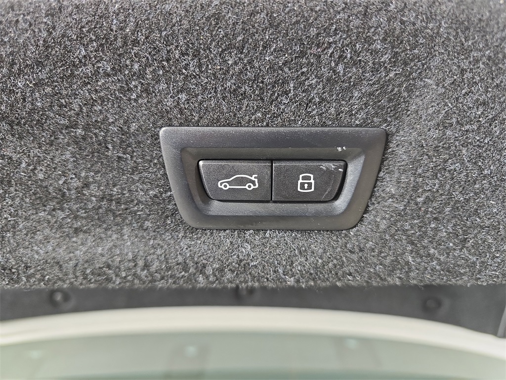 2025 Bmw 330i xDrive Sedan photo 12
