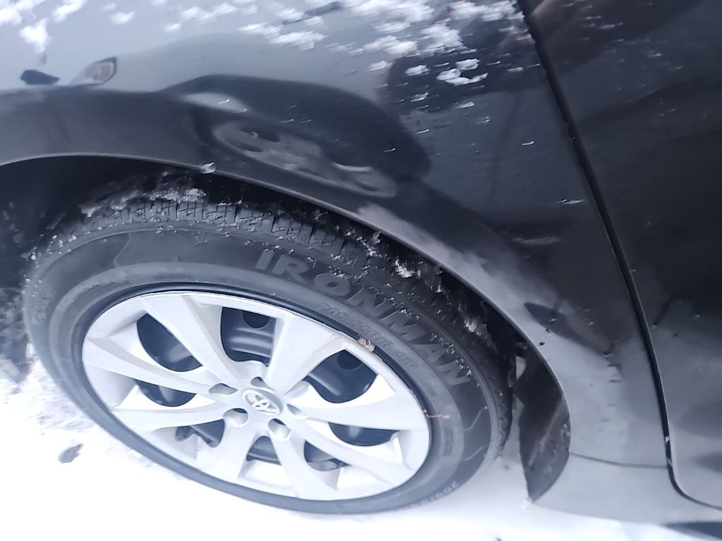 2023 Toyota Corolla LE photo 3