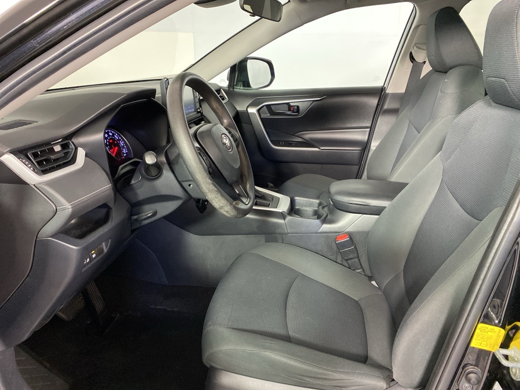 2019 Toyota RAV4 LE photo 2