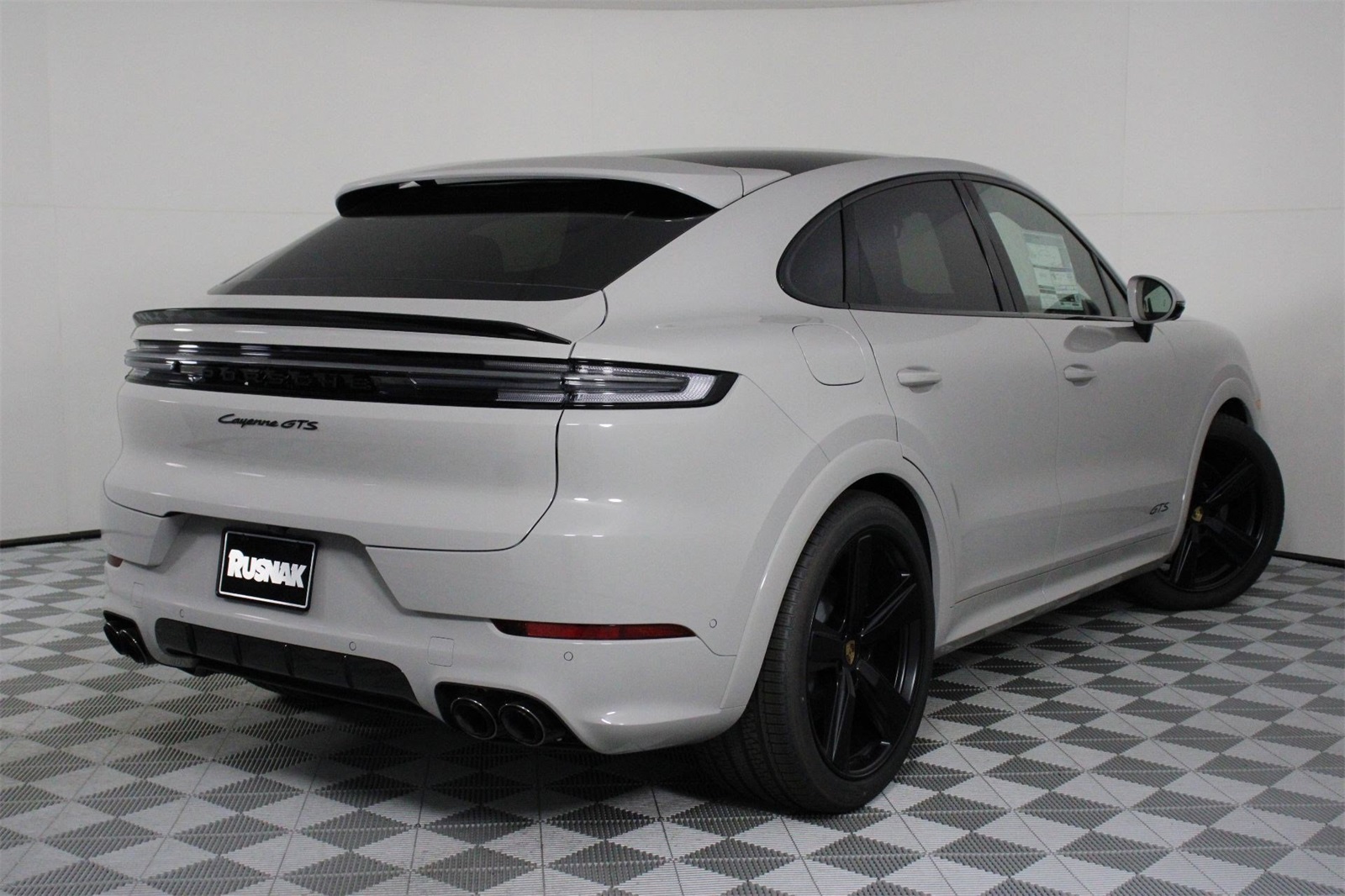 2025 Porsche Cayenne GTS photo 7
