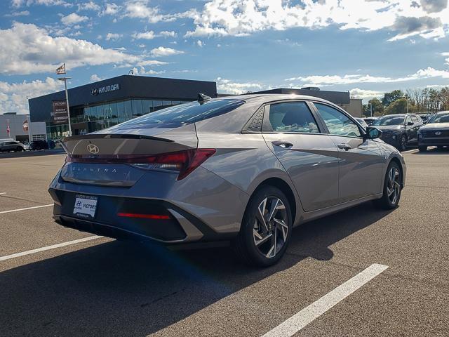 2025 Hyundai Elantra SEL Sport photo 5