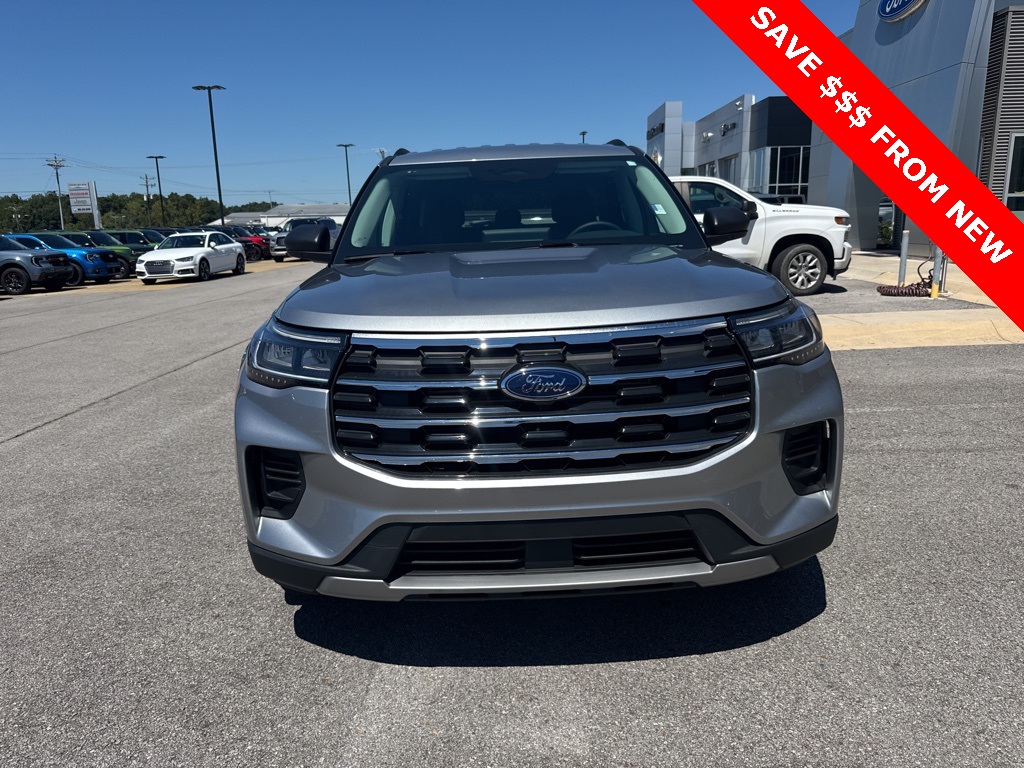 2025 Ford Explorer photo 2
