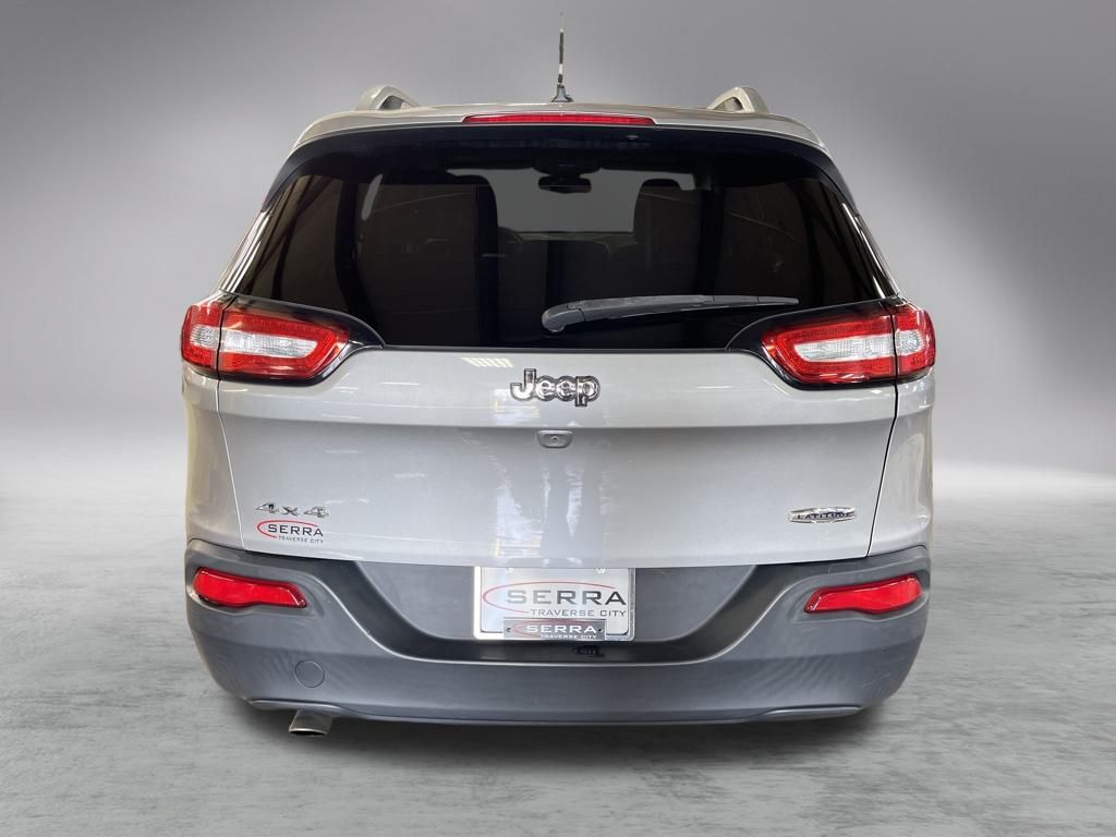 2015 Jeep Cherokee Latitude photo 3