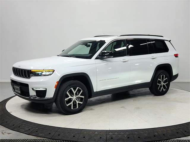 2024 Jeep Grand Cherokee Limited photo 3