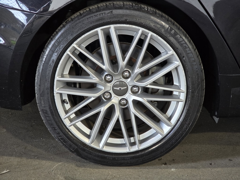 2021 Genesis G70 2.0T photo 4
