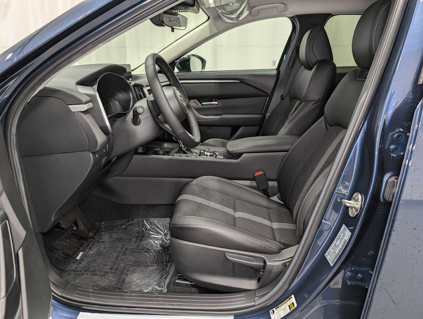 2025 Mazda CX-50 2.5 Select photo 4