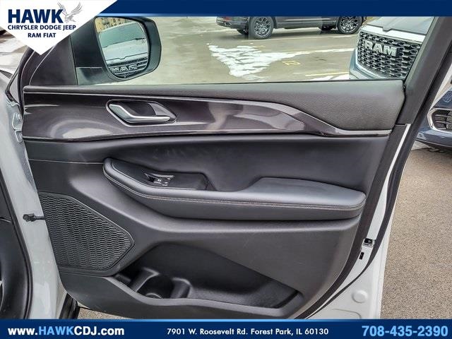 2023 JEEP GRAND CHEROKEE - Image 31