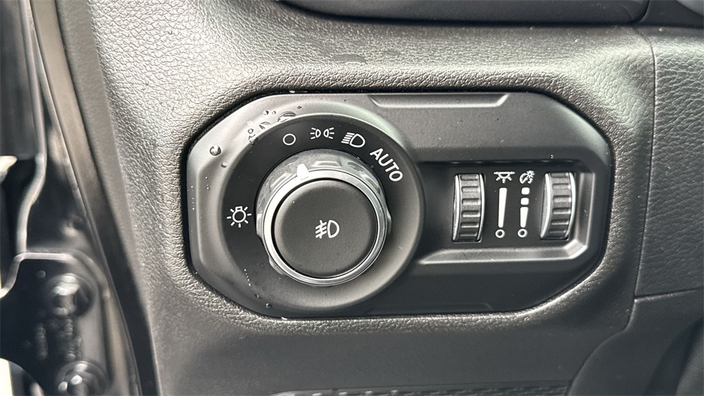 2021 Jeep Wrangler Unlimited Sahara Altitude photo 52