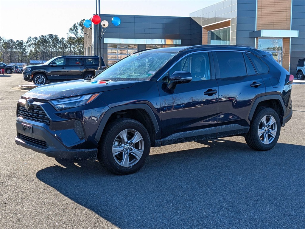 2022 Toyota RAV4 XLE photo 8