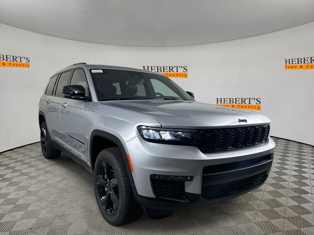 2025 Jeep Grand Cherokee Limited photo 3