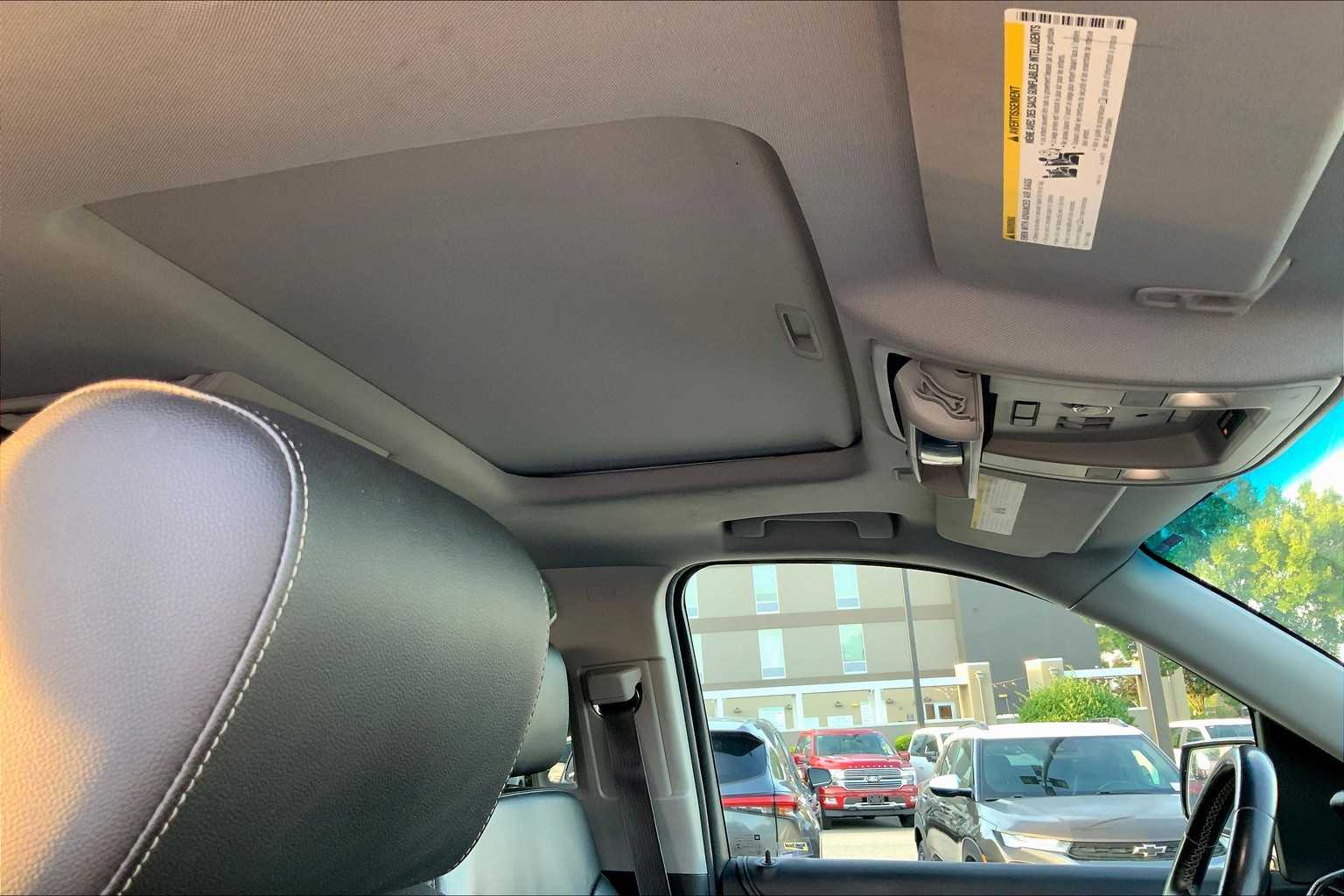 2015 Chevrolet Suburban LT photo 13