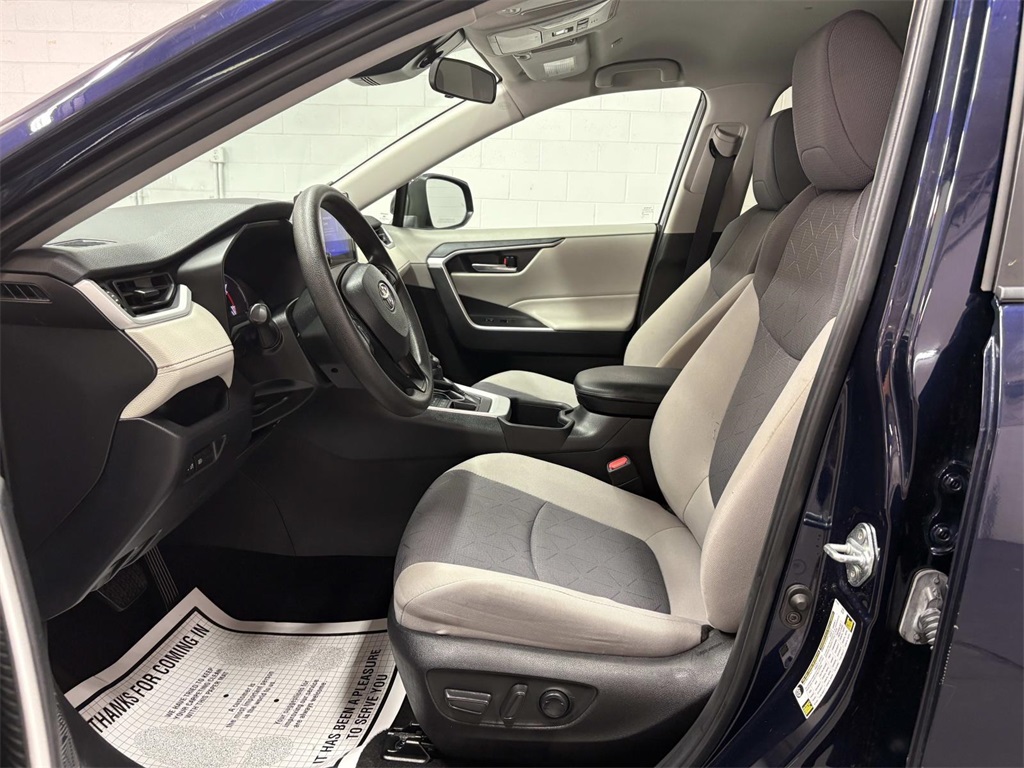 2024 Toyota RAV4 XLE photo 7