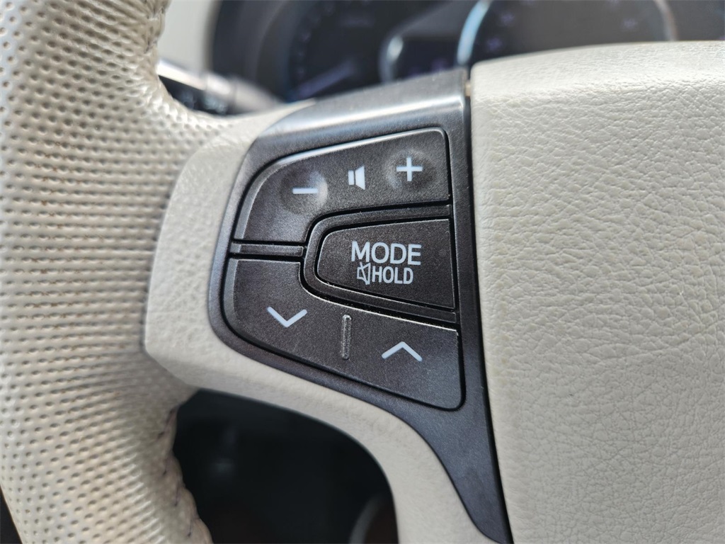 2014 Toyota Sienna XLE photo 19