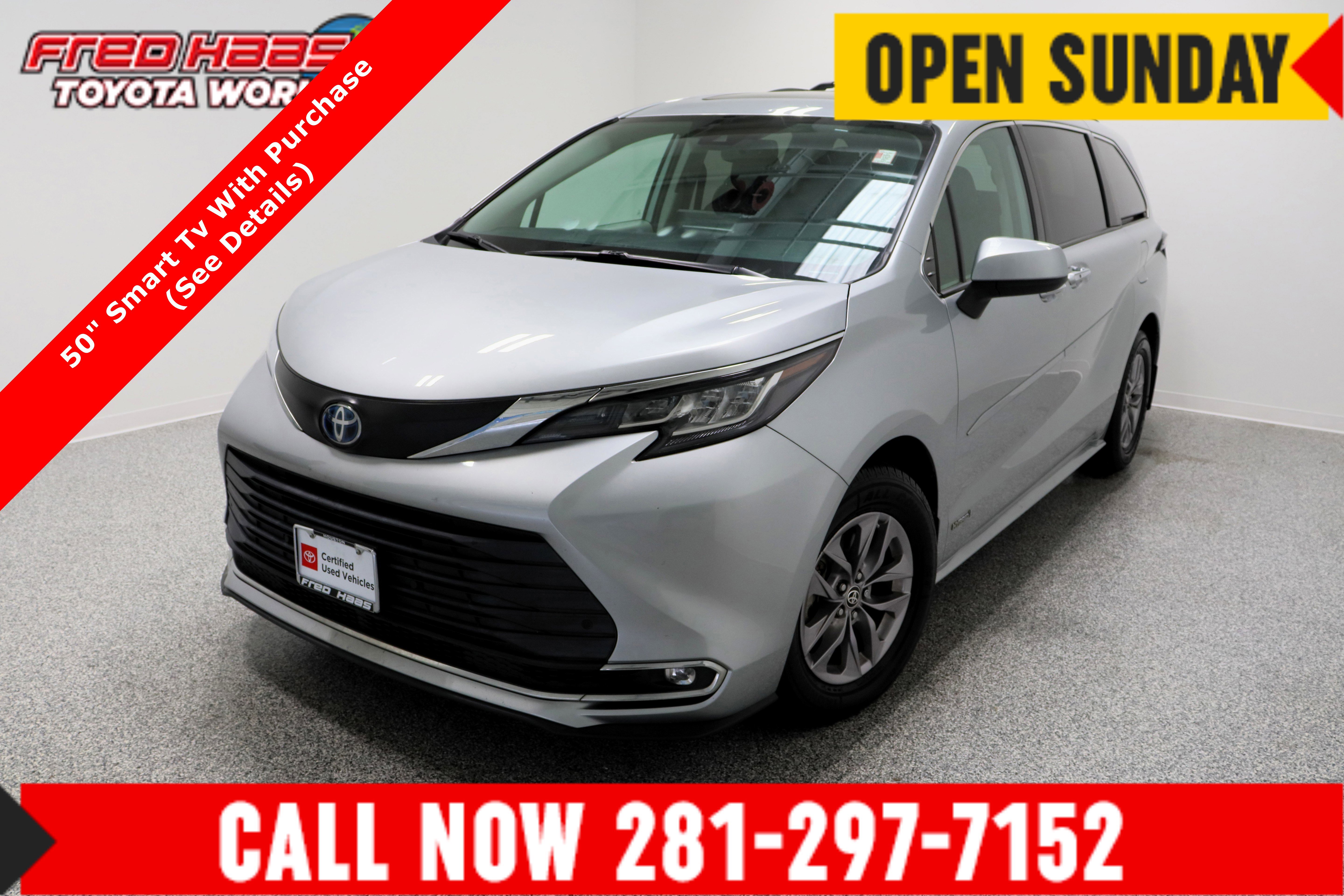 2021 Toyota Sienna XLE's photo