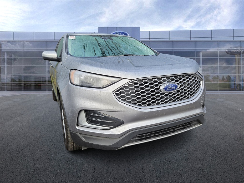 2024 Ford Edge SEL photo 2