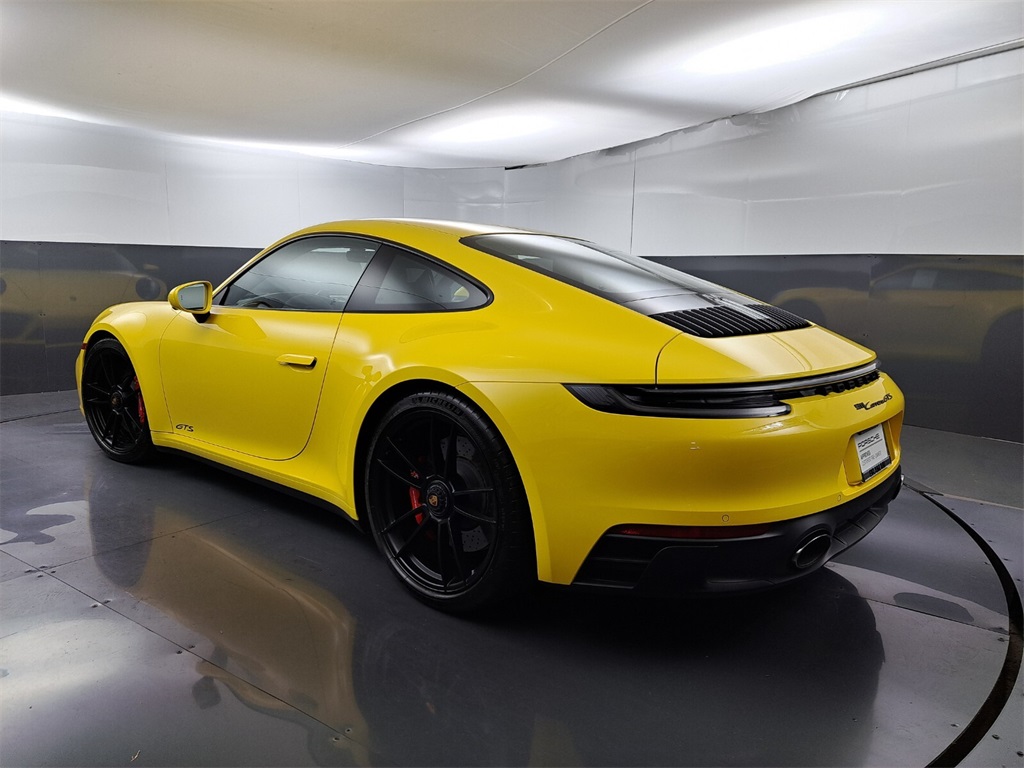 2022 Porsche 911 GTS photo 3