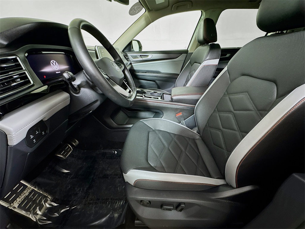 2025 Volkswagen Atlas Peak Edition SE photo 6