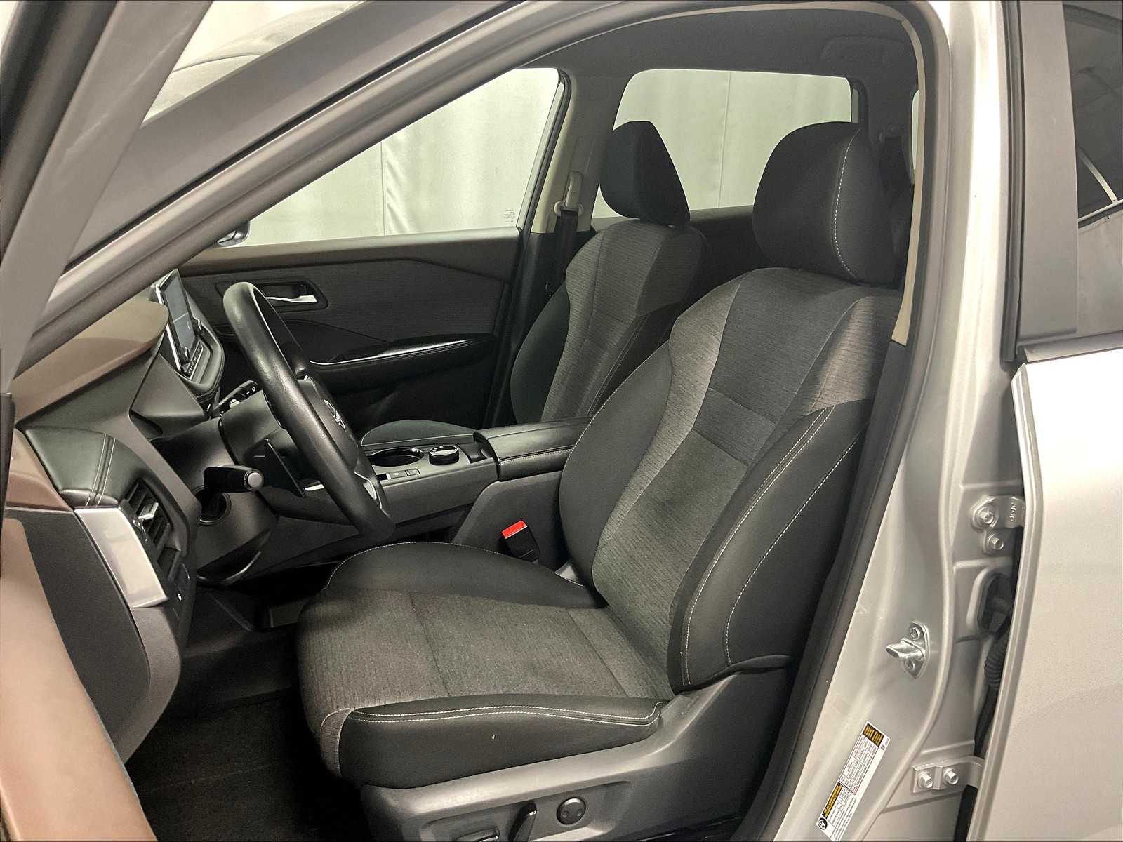 2023 Nissan Rogue SV photo 9