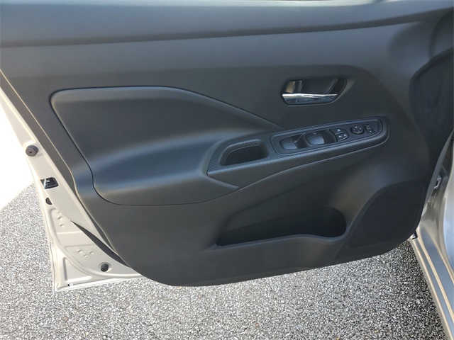 2025 Nissan Versa 1.6 SV photo 13