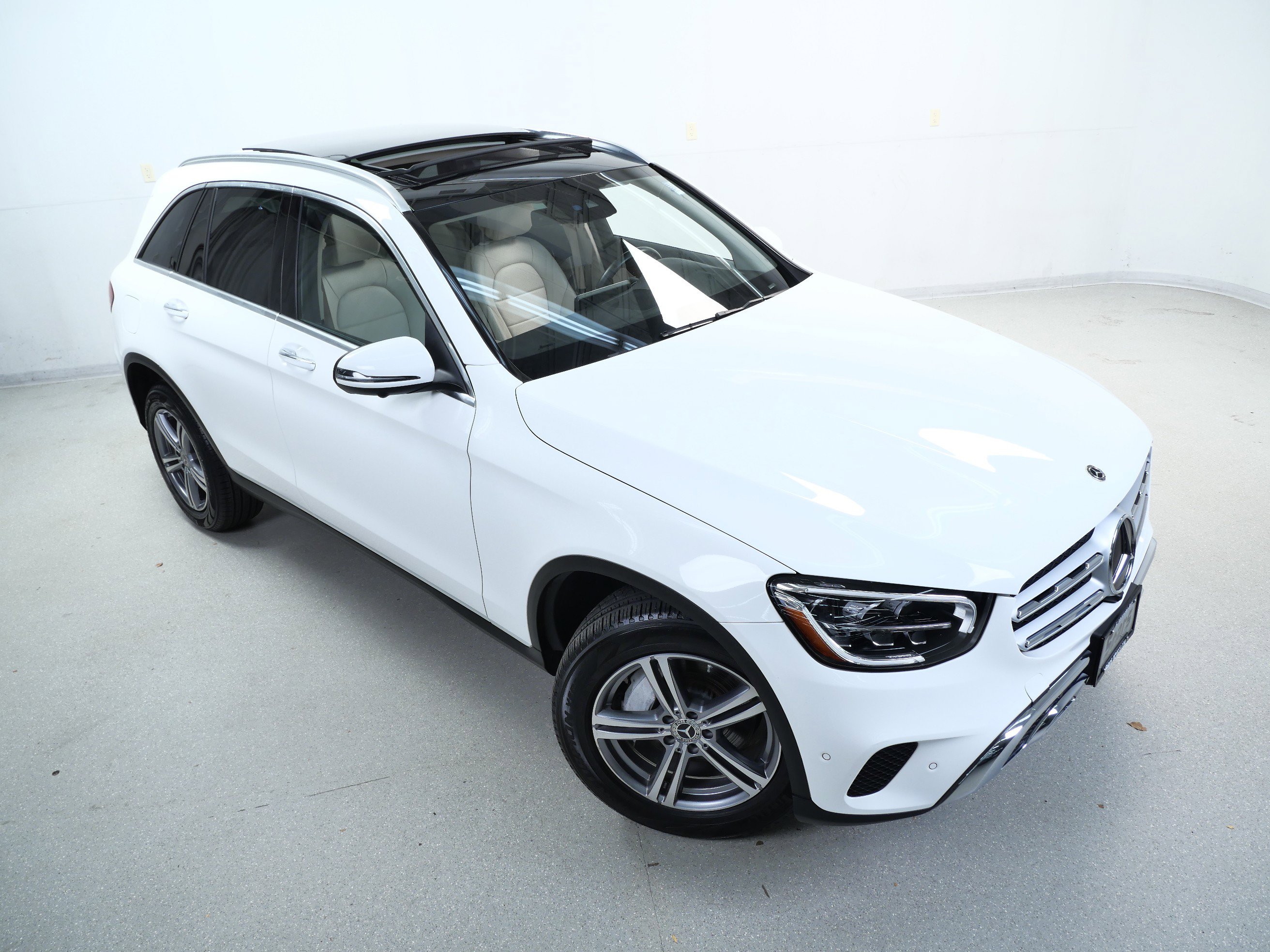 2022 Mercedes Benz GLC 300 4MATIC photo 3