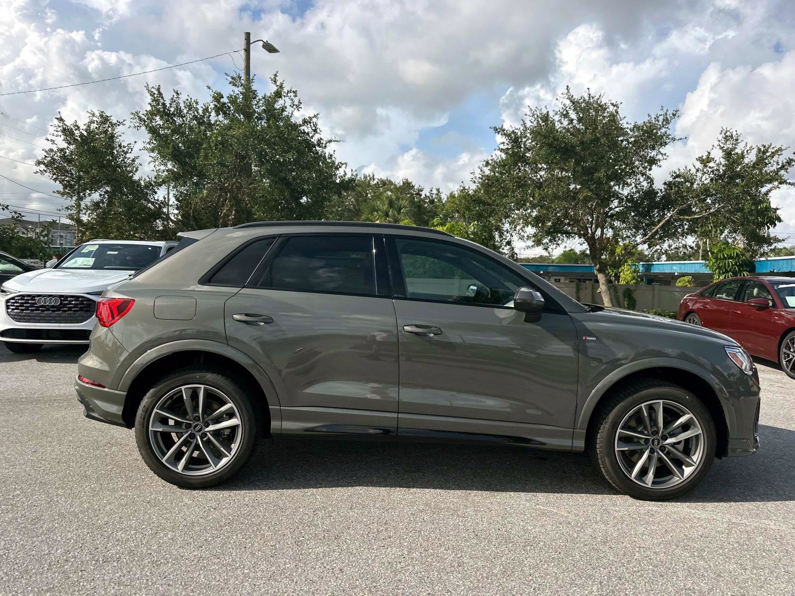 2025 Audi Q3 45 TFSI S line Premium photo 3