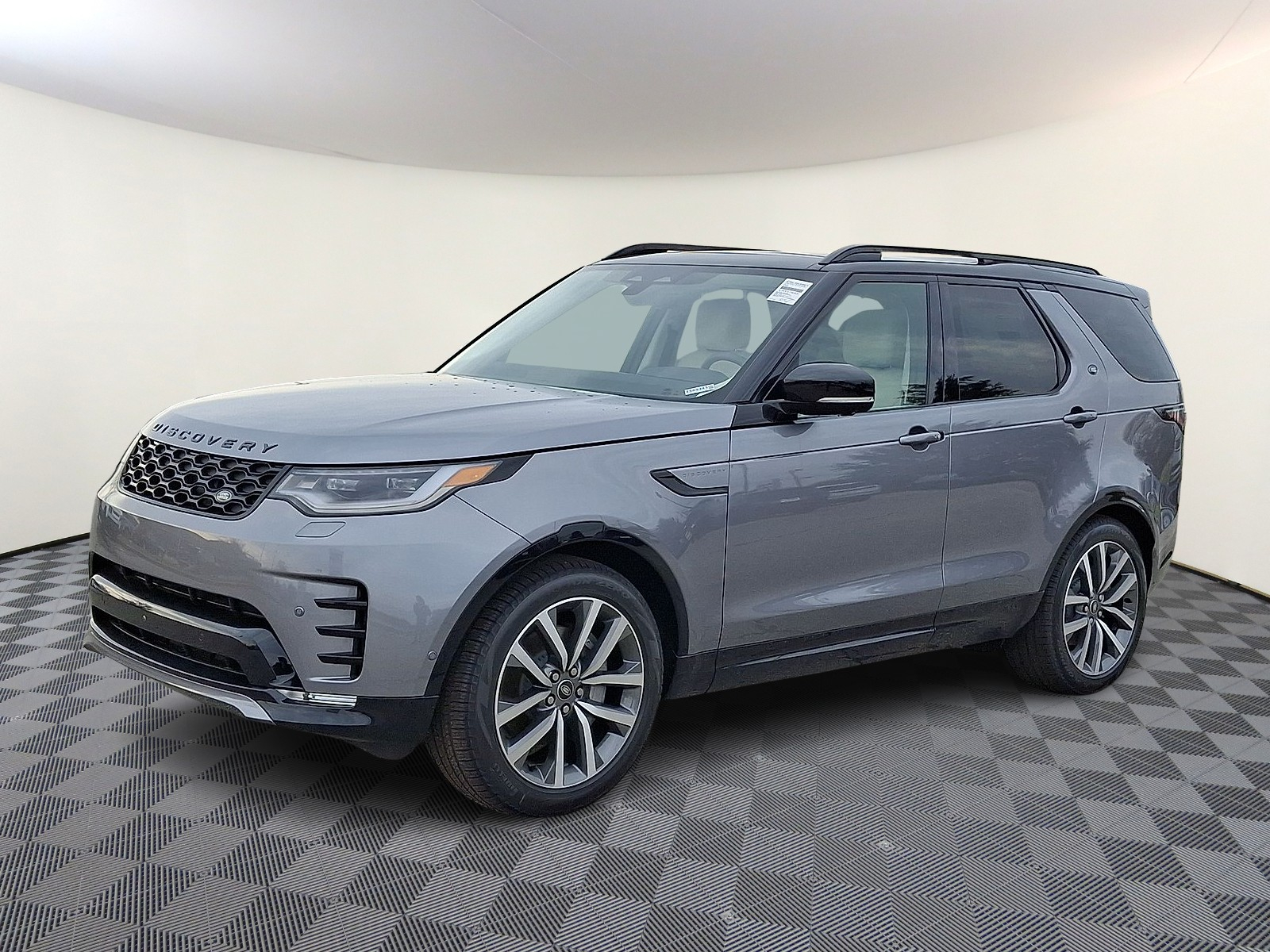 2025 Land Rover Discovery Dynamic SE's photo