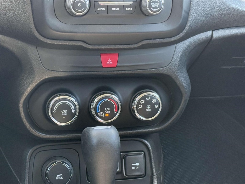 2017 Jeep Renegade Sport photo 17