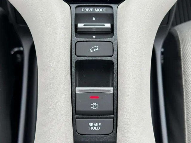 2026 Honda HR-V LX photo 17