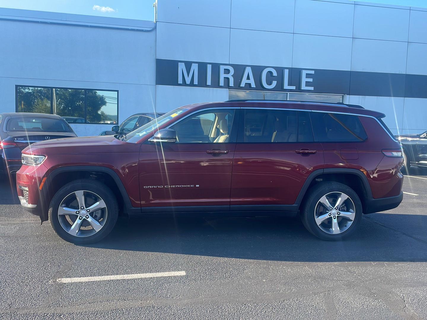2022 Jeep Grand Cherokee Limited photo 2