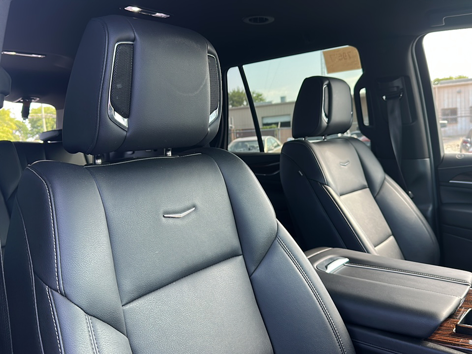 2023 Cadillac Escalade Luxury photo 12