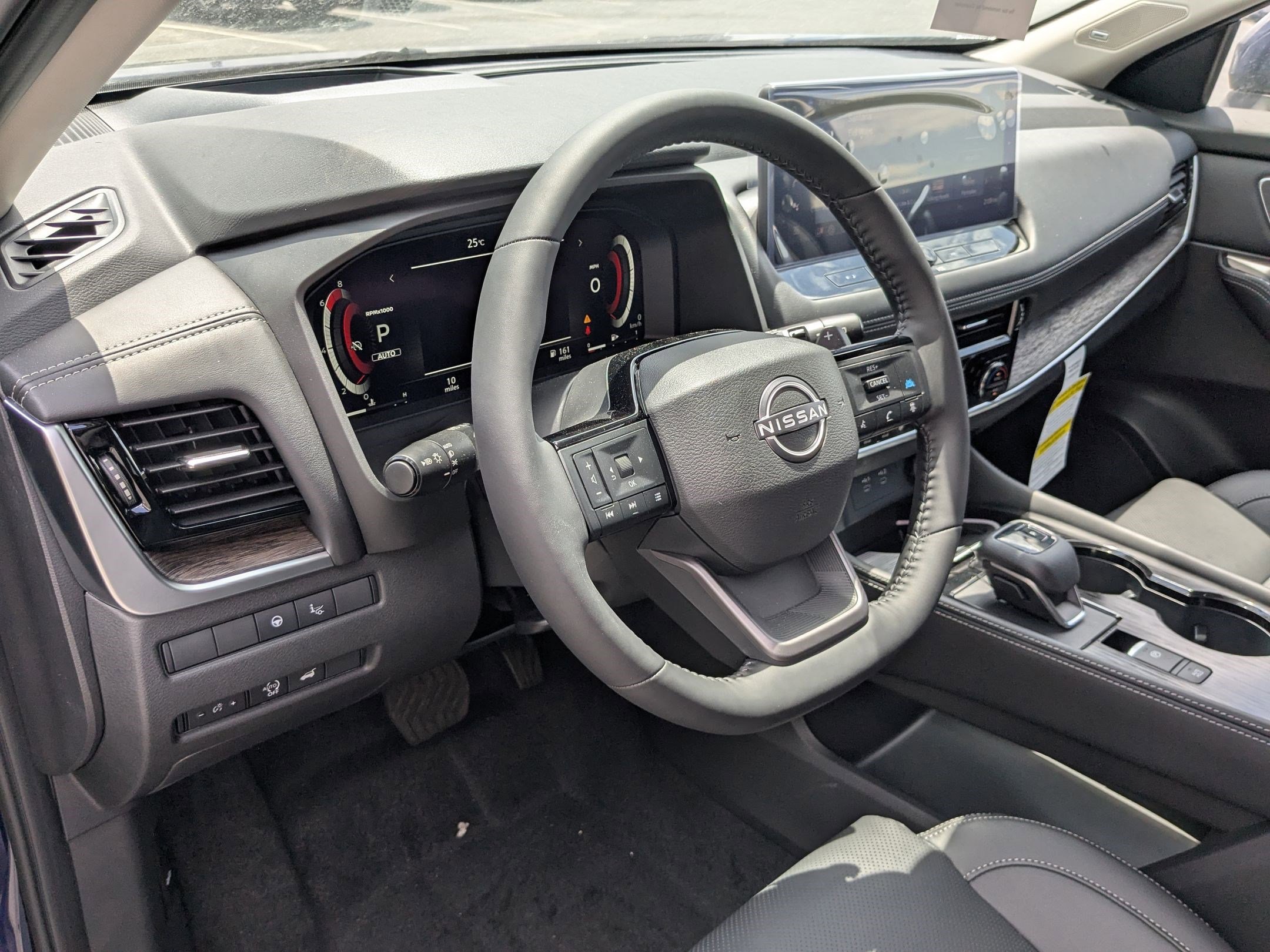 2025 Nissan Rogue Platinum photo 8