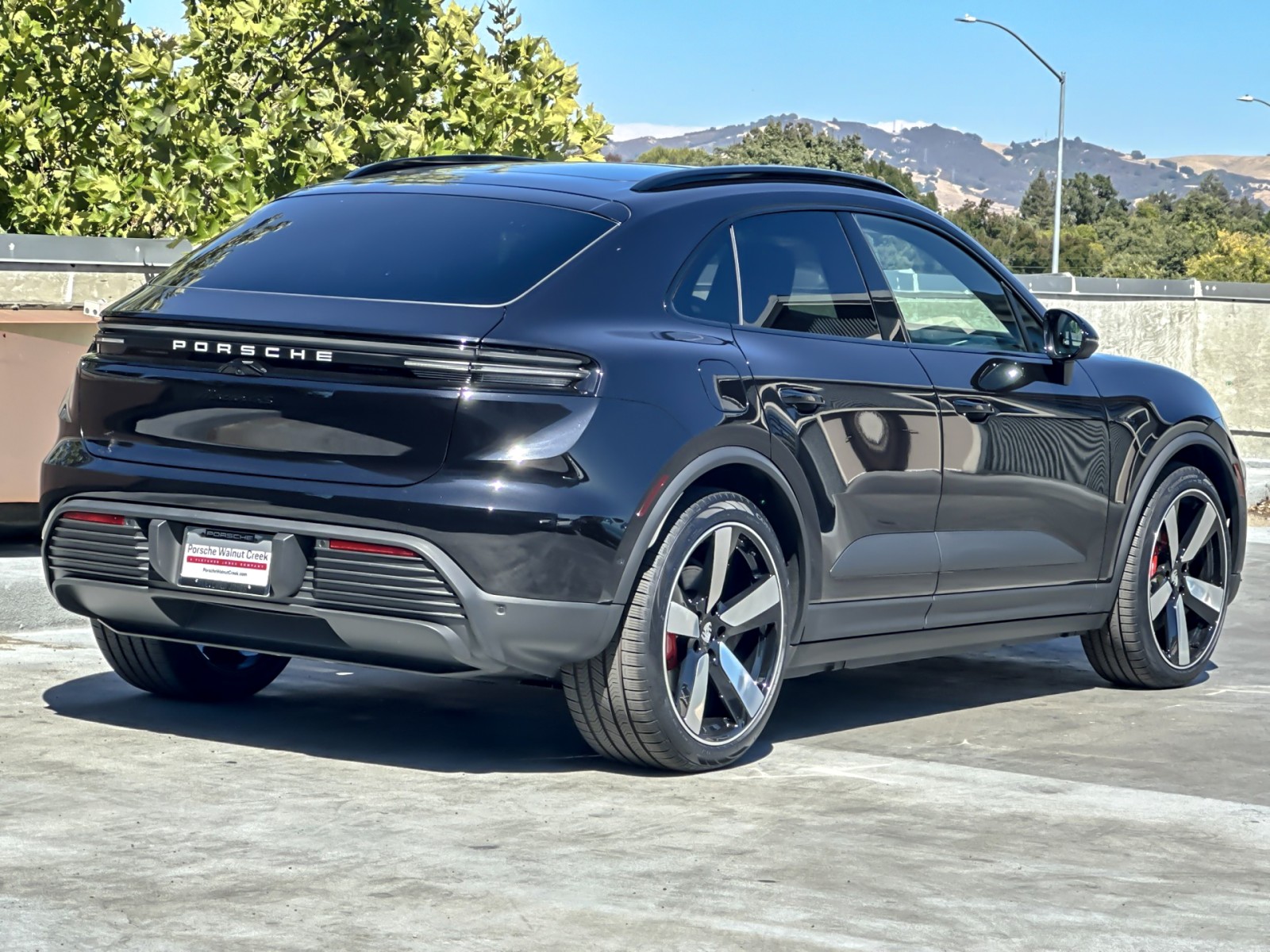 2025 Porsche Macan Electric photo 8