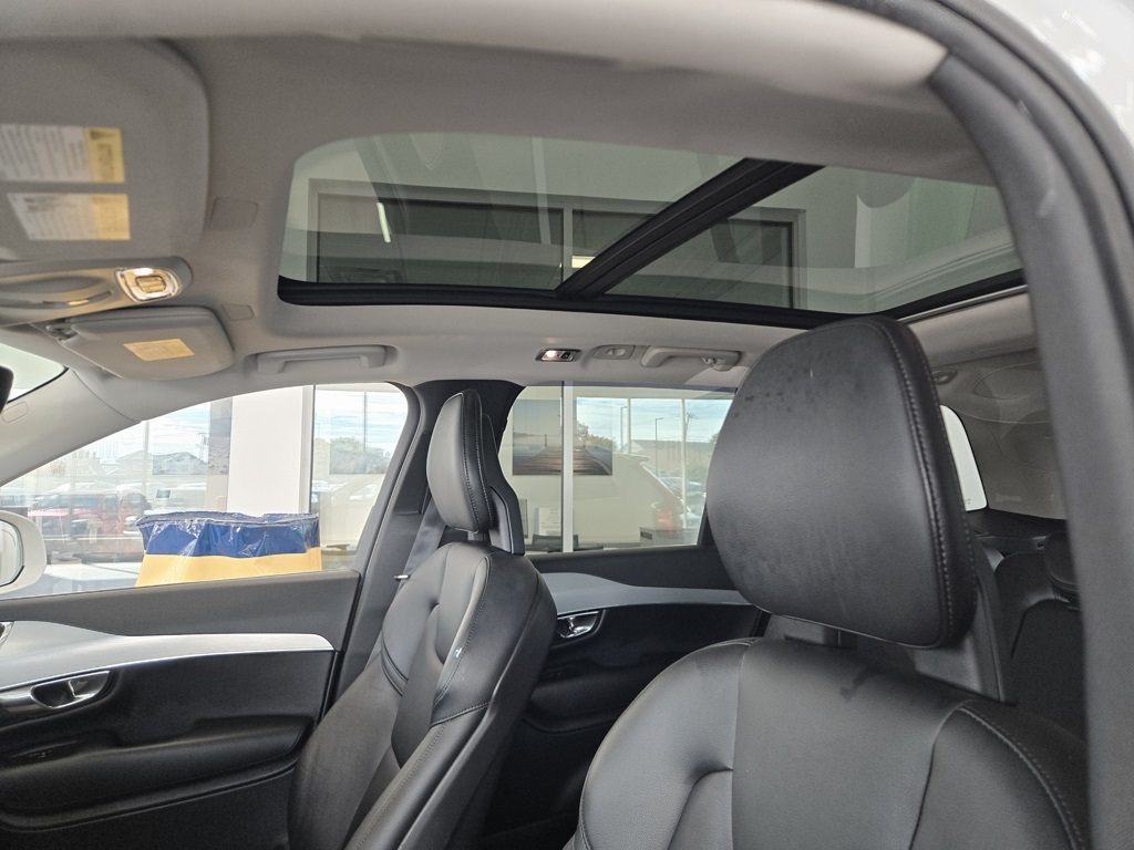 2016 Volvo XC90 T5 Momentum photo 20