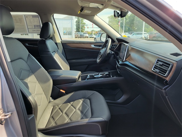 2024 Volkswagen Atlas SE Technology photo 18