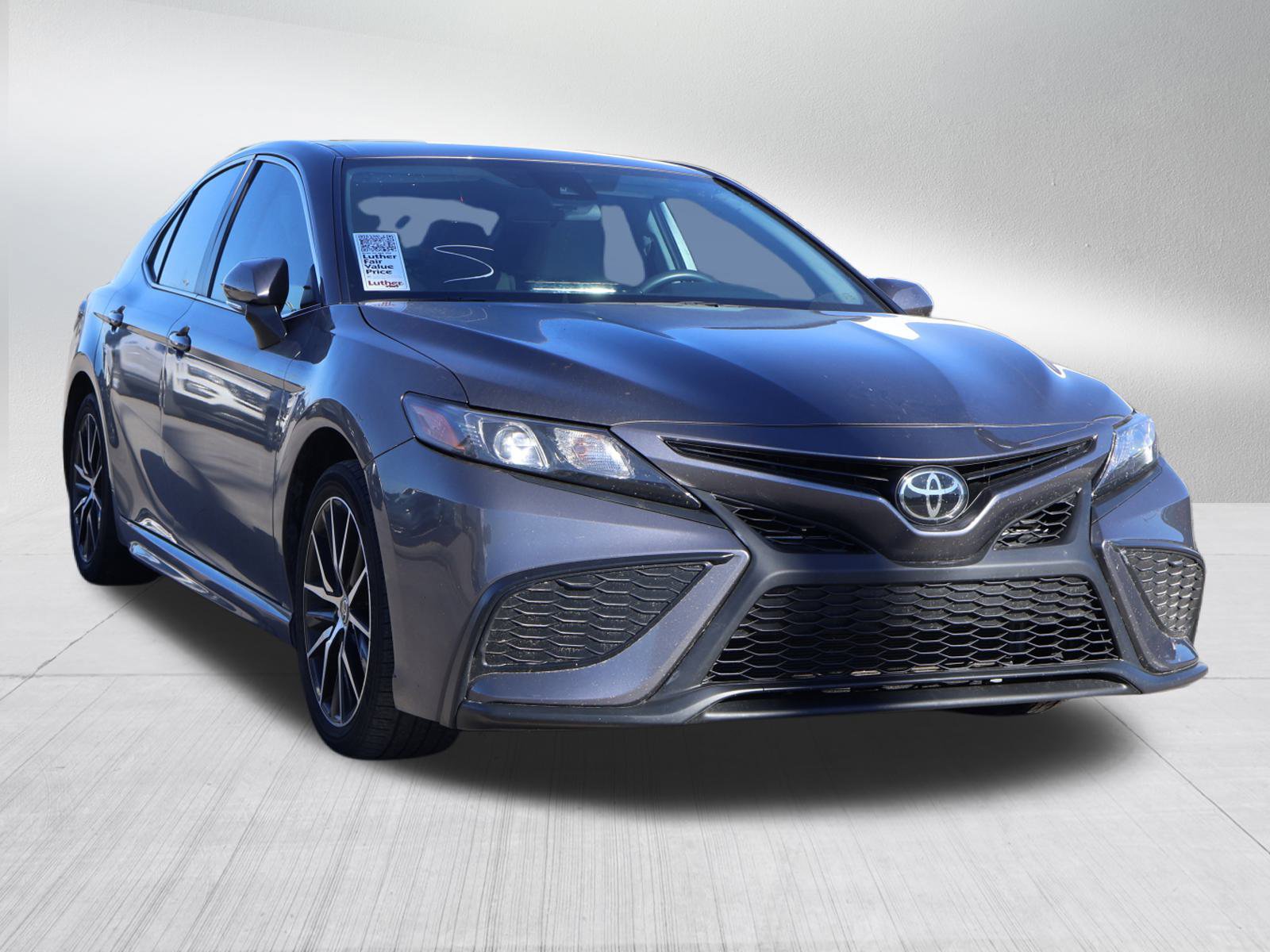 2024 Toyota Camry SE's photo