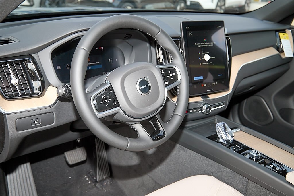2026 VOLVO XC60 - Image 12
