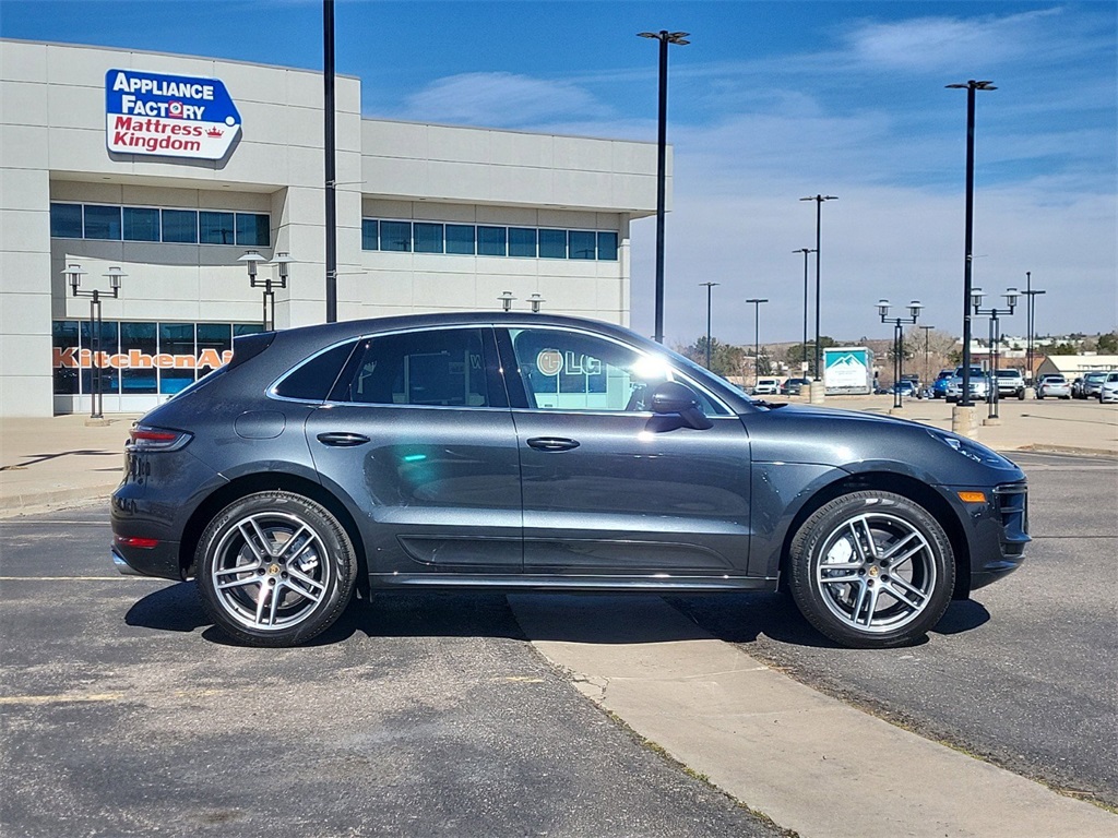 2020 Porsche Macan Turbo photo 3