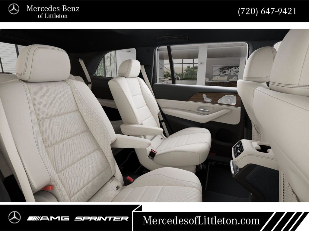 2025 Mercedes Benz GLS 450 4MATIC photo 4