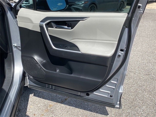 2022 Toyota RAV4 XLE Premium photo 11