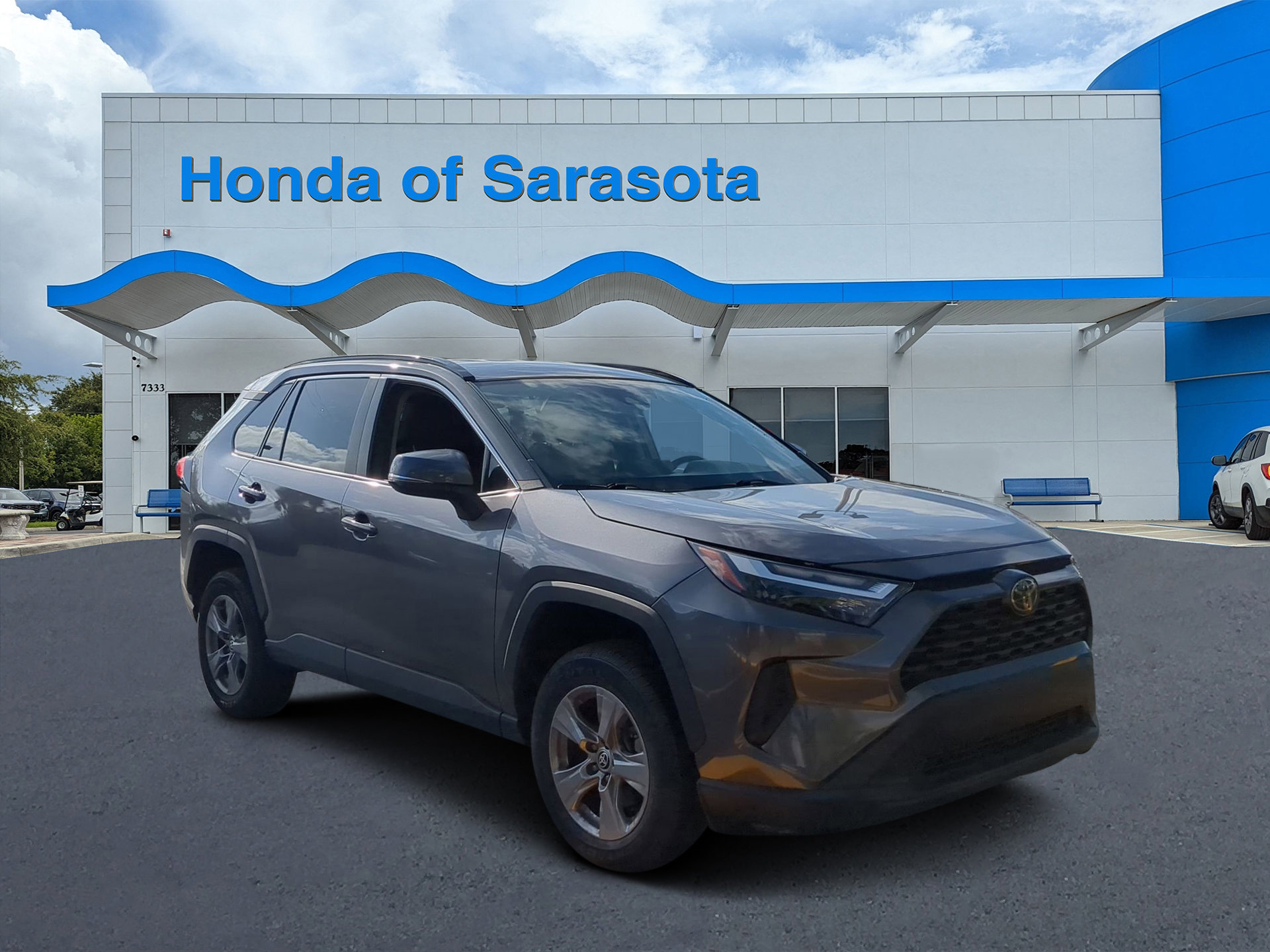 2024 Toyota RAV4 XLE's photo