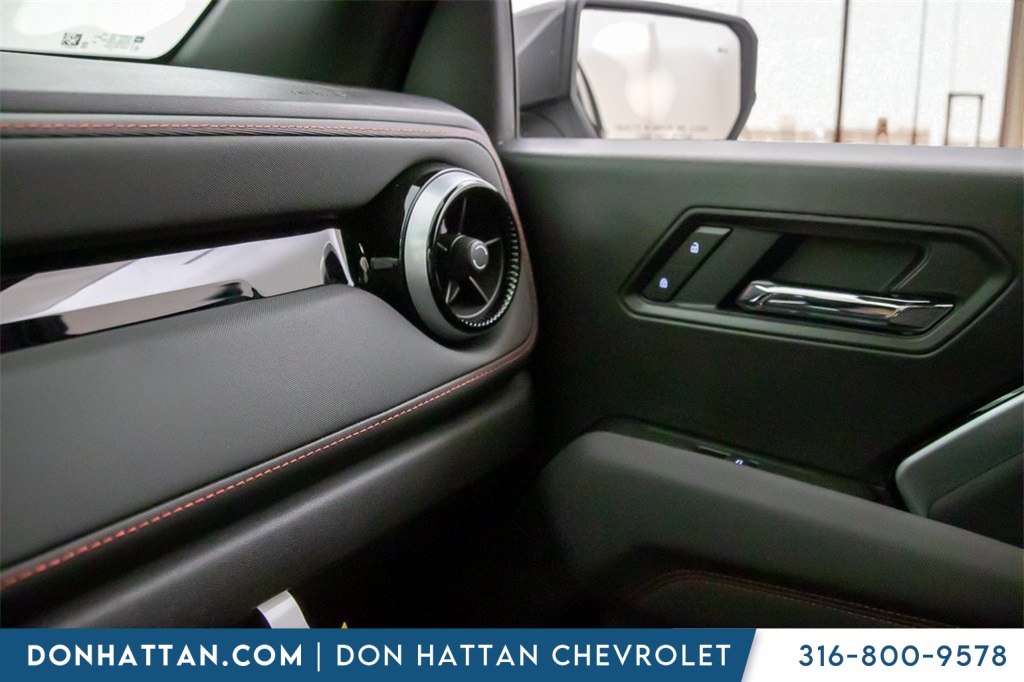 2025 Chevrolet Colorado Z71 photo 12